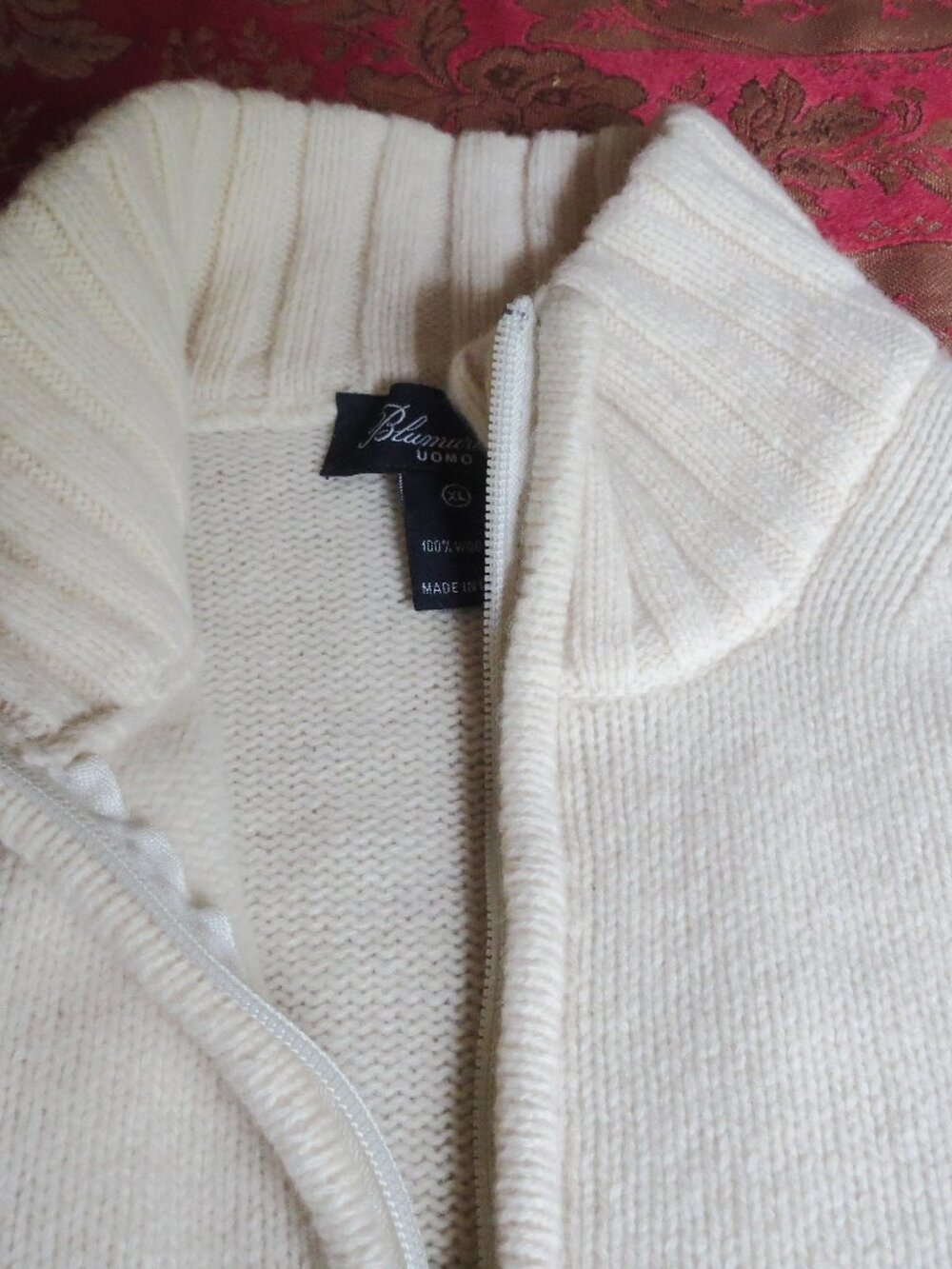 The white ribbed-knit short zip 100% wool sweater. XL. Made in Italy.